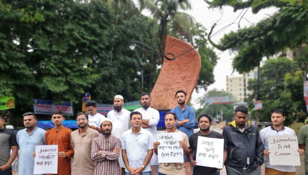 Journalist protests