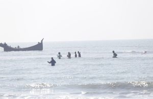 Low Tide Helps Fishers Cast Nets More Safely
