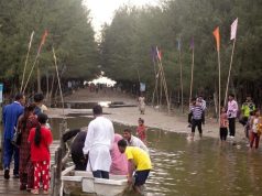 Rain Creates Unique Tourist Attraction at Kakra Beach