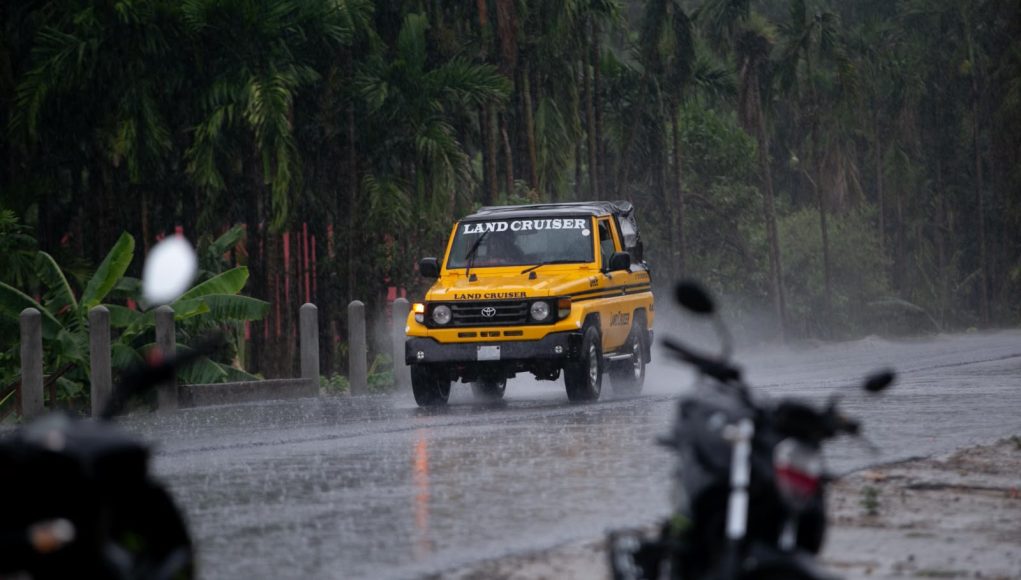 Tourists Enjoy Cox’s Bazar Marine Drive Amid First Monsoon Showers