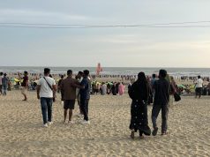 Tourists Flock to Cox’s Bazar Beach Despite No Weekly Holiday