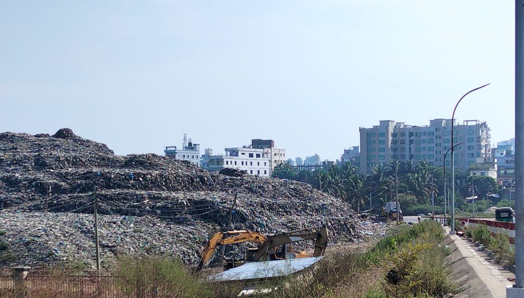 Waste Piles up Along the Bakkhali River, Worsening Pollution in Cox’s Bazar