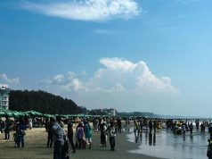 Cox’s Bazar Packed With Tourists as Durga Puja Holidays Near End