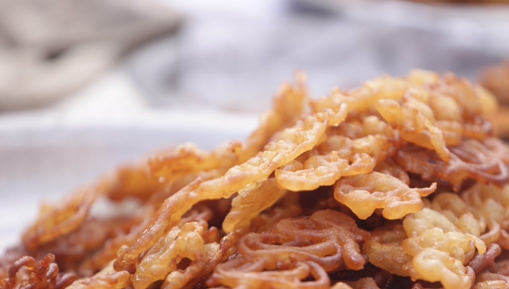Golden Spirals of Sweetness: Hot Jalebi in Sonar Para
