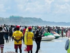 Holiday Crowds Fill Cox’s Bazar Beach as Lifeguards Issue Safety Warnings
