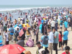 Tourists Throng Cox’s Bazar Beach on Friday